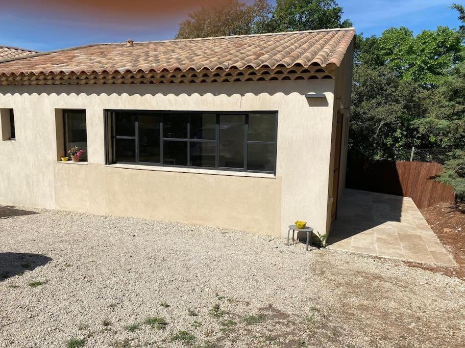 Maison dans la pinède Rognes Esterno foto