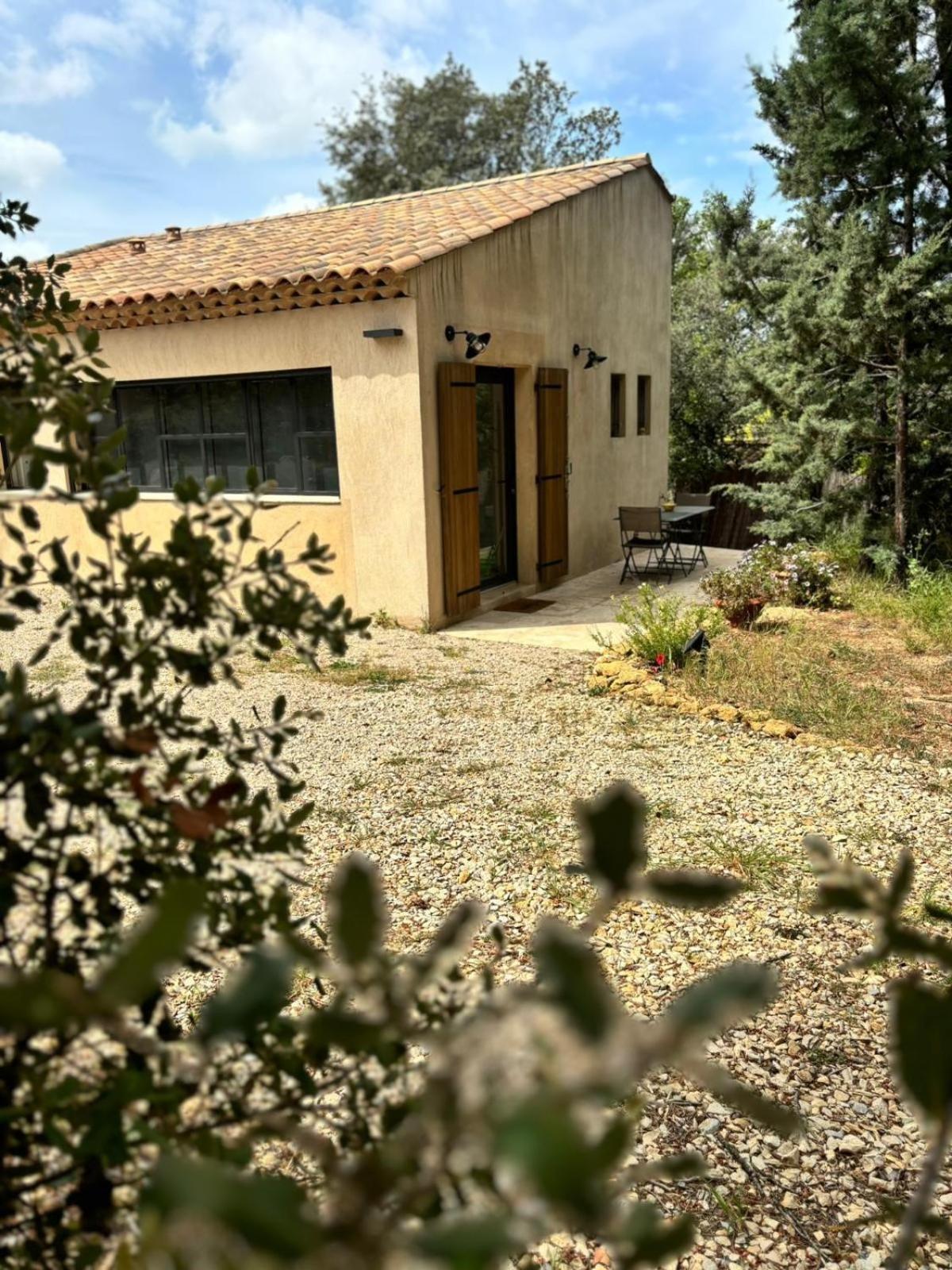 Maison dans la pinède Rognes Esterno foto